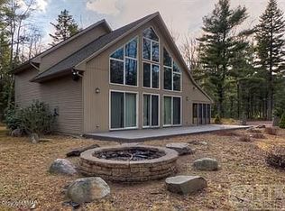 5306 Pocono Crest Rd, Pocono Pines, PA 18350