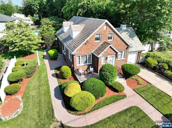 10 Glenwood Ave, Leonia, NJ 07605