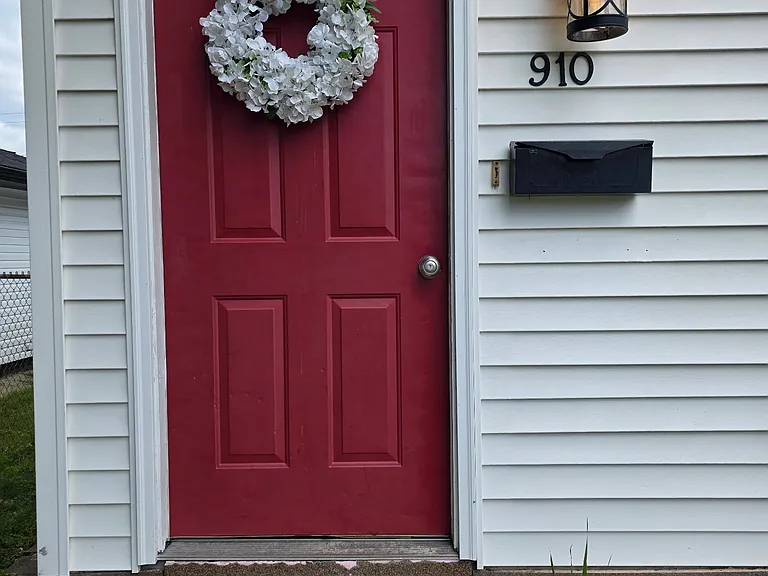 910 Hendricks St — Photo 2
