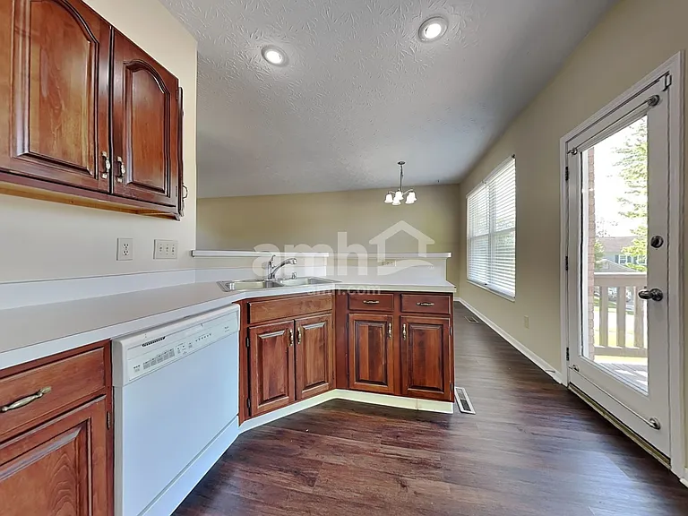 9021 Crimson Oak Dr — Photo 4