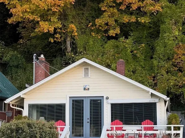 27728 Manzanita Beach Rd SW, Vashon, WA 98070