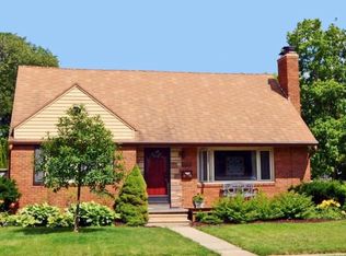 1535 Wellington Rd, Lansing, MI 48910