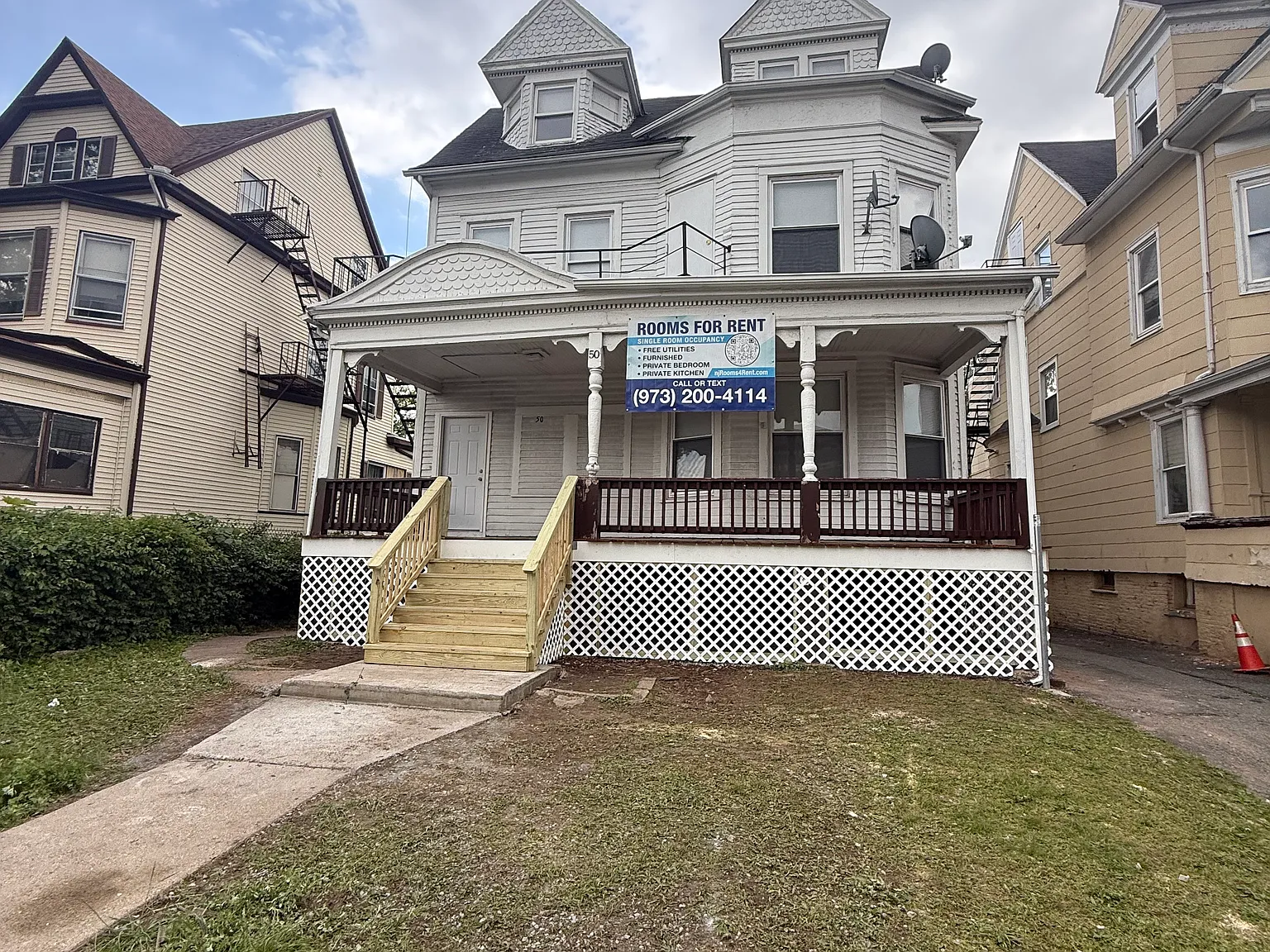 10 bed, 2000 sqft, $700 — Photo 1