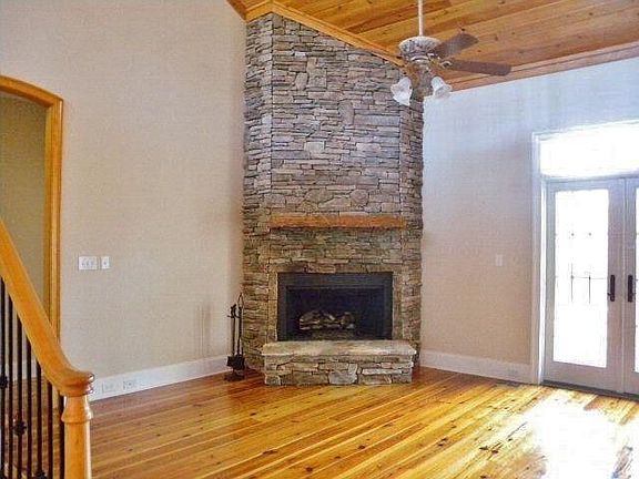 3rd image of 18 Pavilion Lake Rd