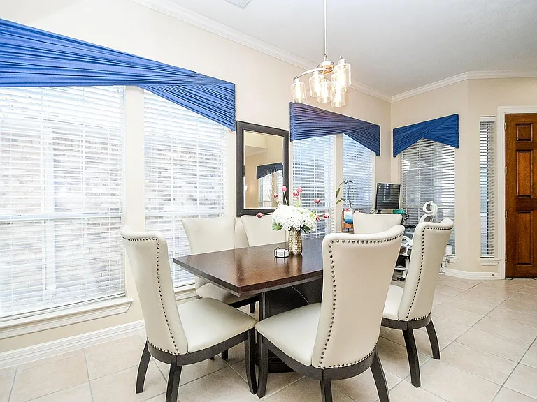 2714 Windy Thicket Ln — Photo 4