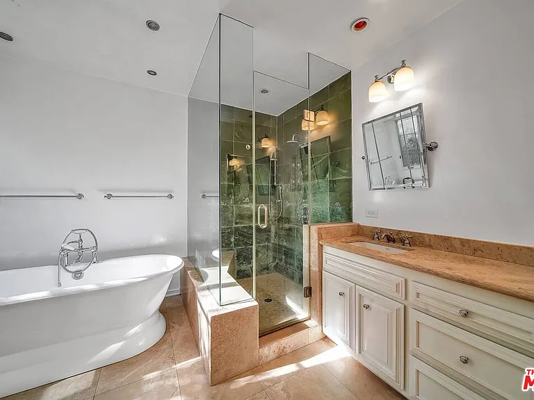 333 S Roxbury Dr — Photo 21