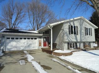 2 S Yorktown Pike, Mason City, IA 50401
