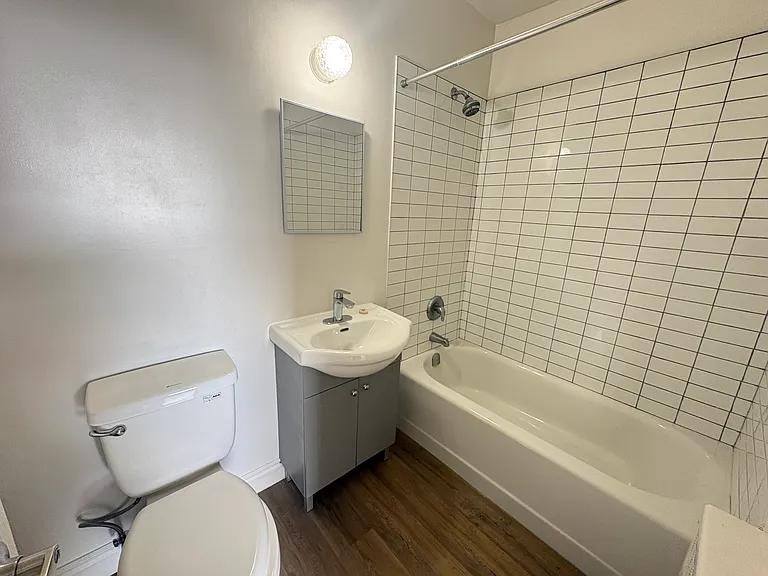 30 Mohawk Rd W #307 — Photo 7