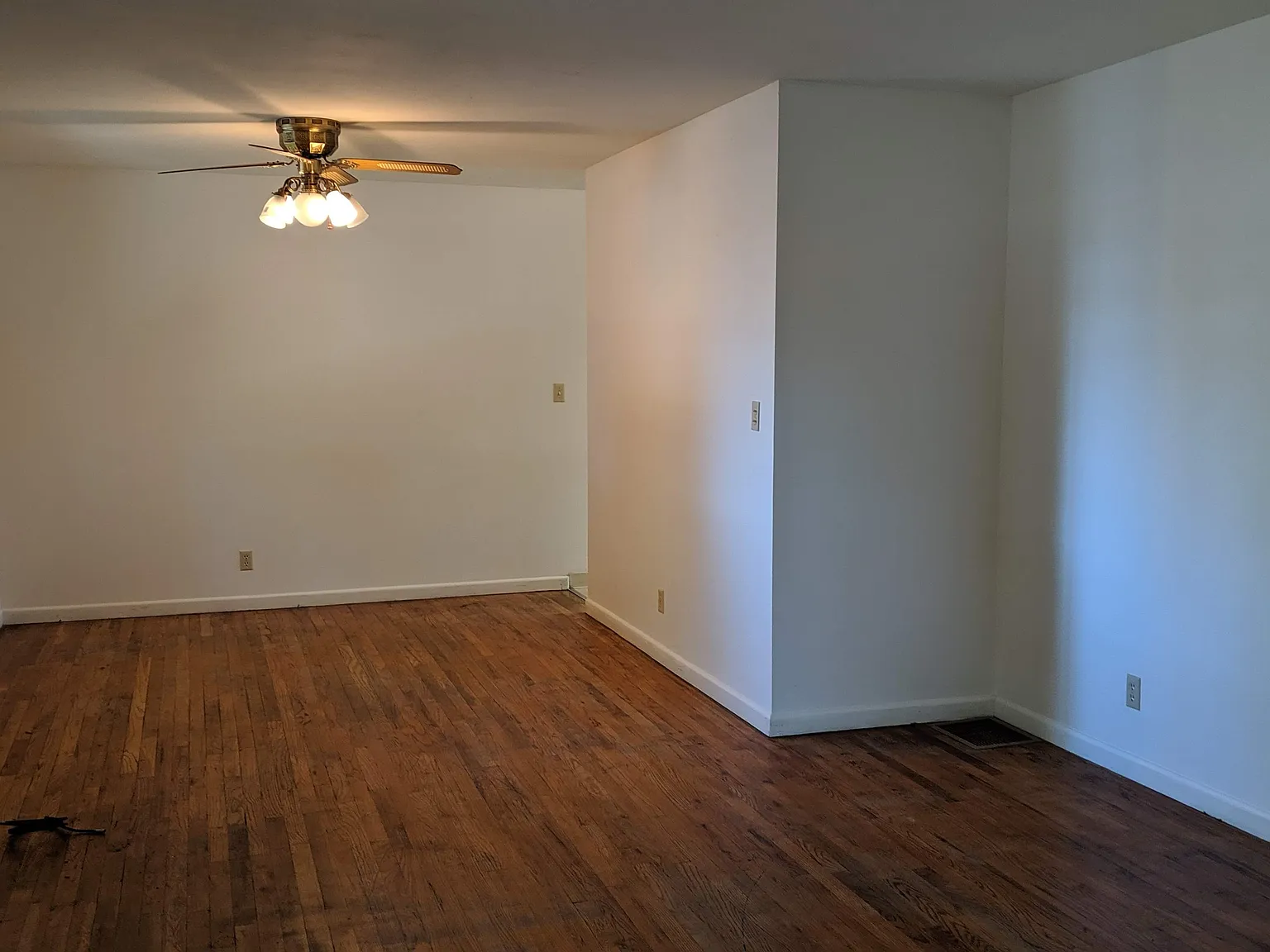 3 bed, 2436 sqft, $1,950 — Photo 4