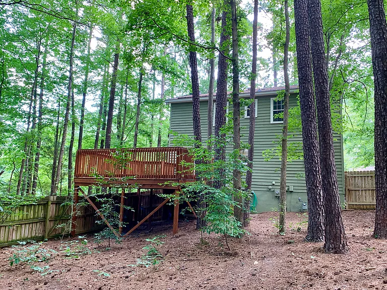 102 Chevron Cir — Photo 17