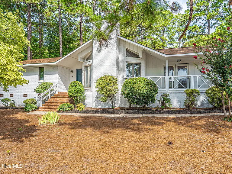 2 Sassafras Ln — Photo 1