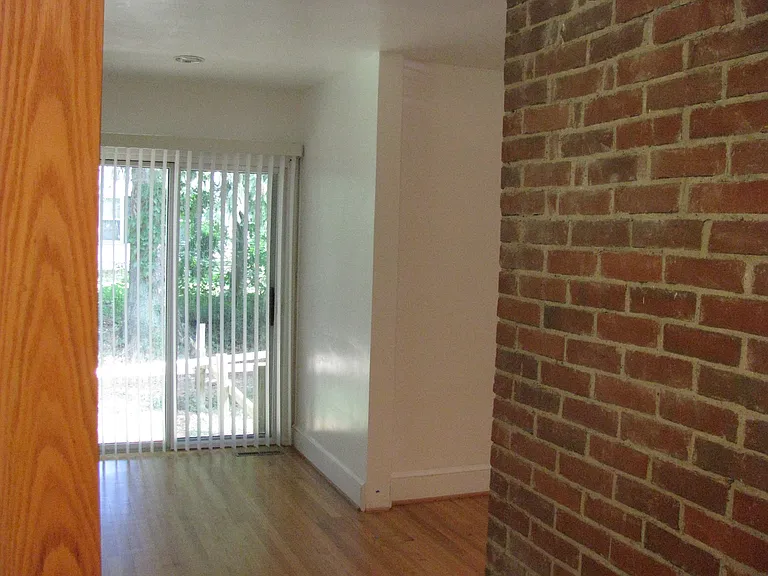 500 Cranwell Cir — Photo 3