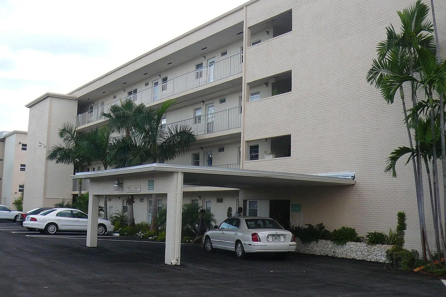 1 bed, 1.5 bath, 754 sqft, $1,800 — Photo 1