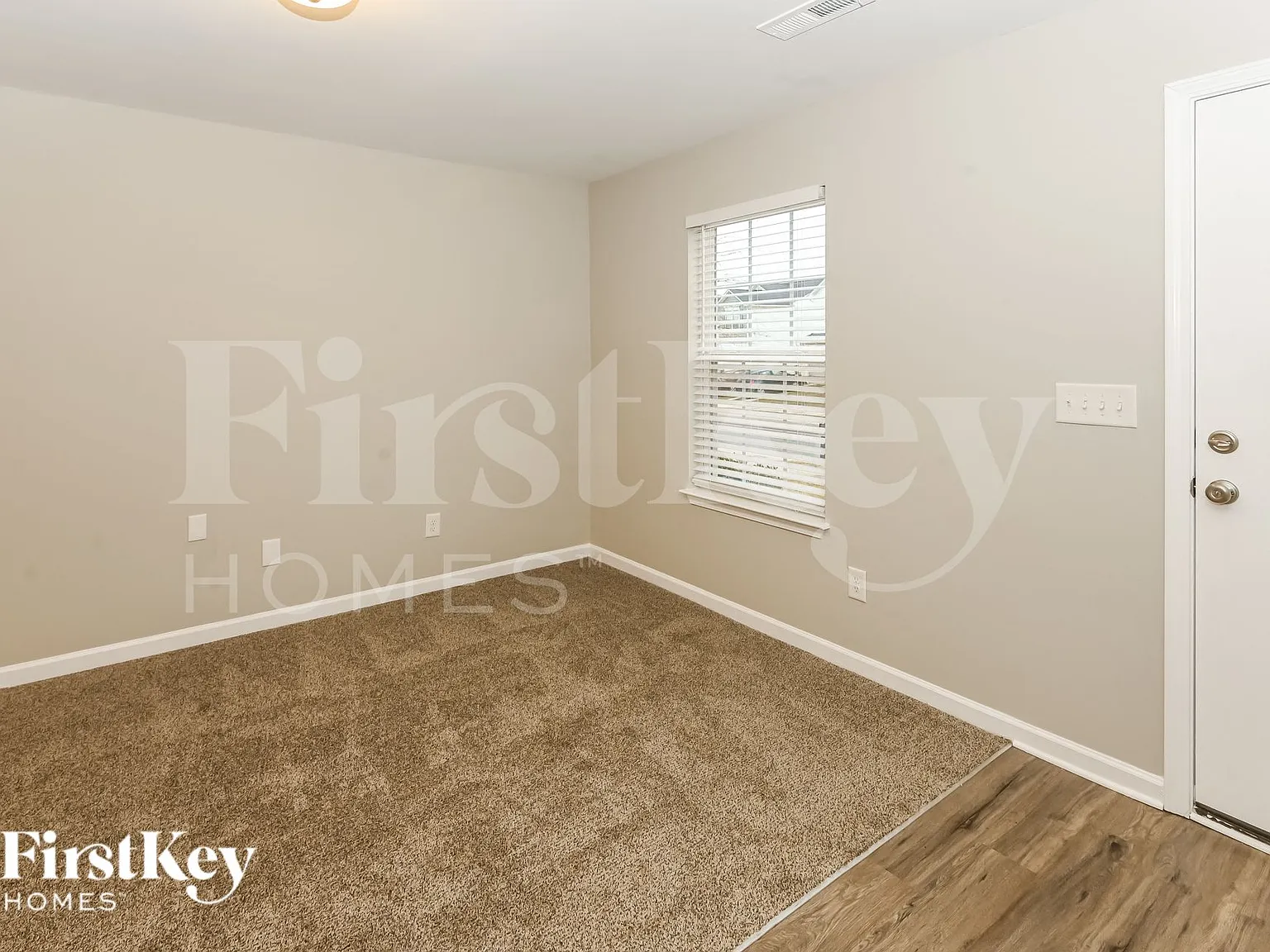 3 bed, 2.5 bath, 1324 sqft, $2,010 — Photo 4