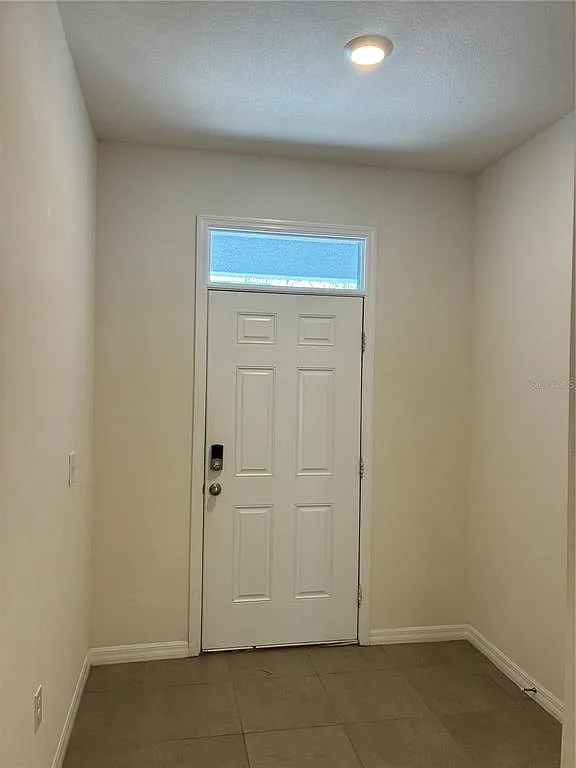 3 bed, 2.5 bath, 1673 sqft, $2,350 — Photo 2