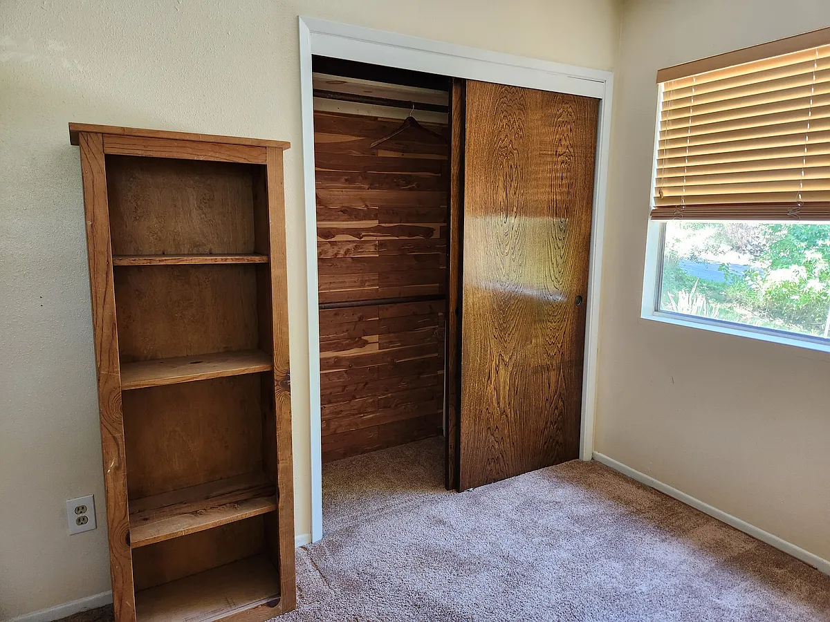 Building Photo - 1362 E Fallbrook St