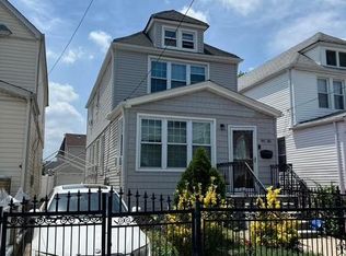 9030 Vanderveer St, Queens Village, NY 11428