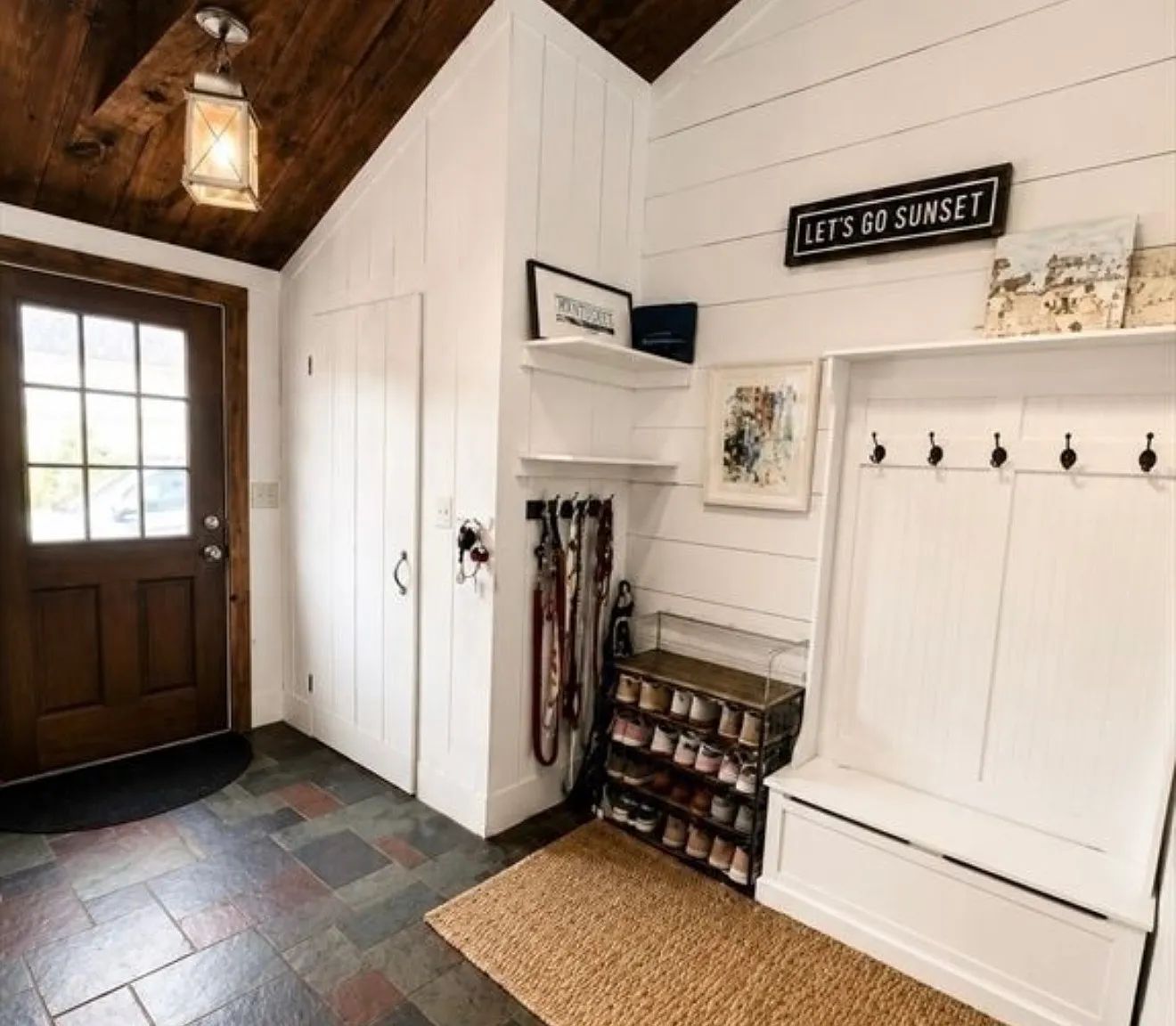 4 bed, 2400 sqft, $5,800 — Photo 2