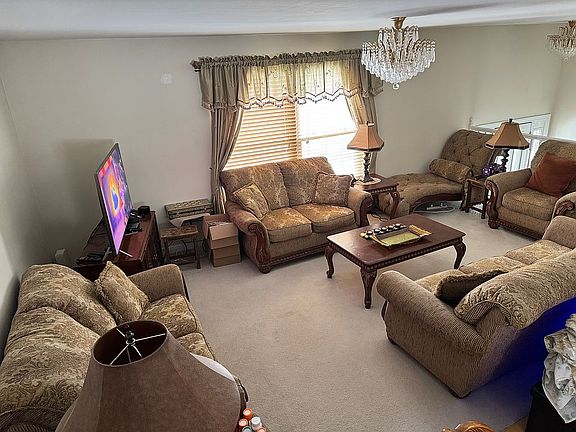 5th image of 8 Sandhurst Ct
