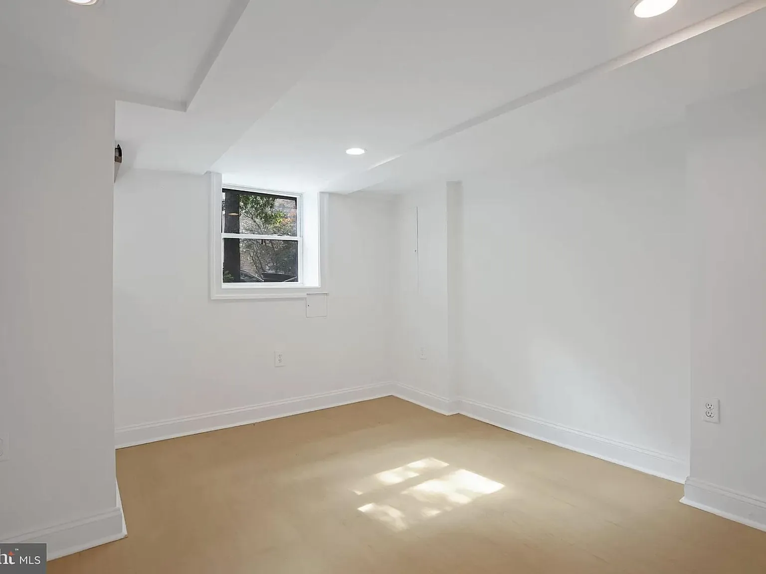 1831 Mintwood Pl NW — Photo 3