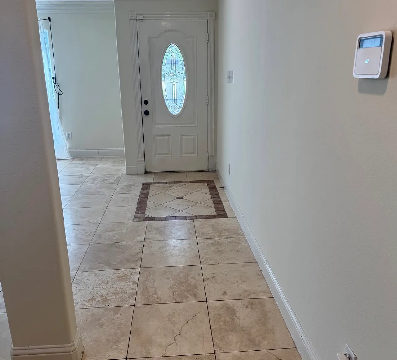 4 bed, 2500 sqft, $2,700 — Photo 2