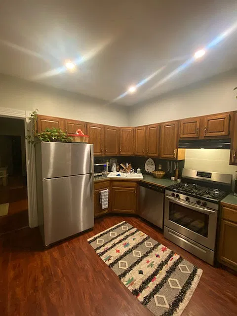 2 bed, 1000 sqft, $1,600 — Photo 2
