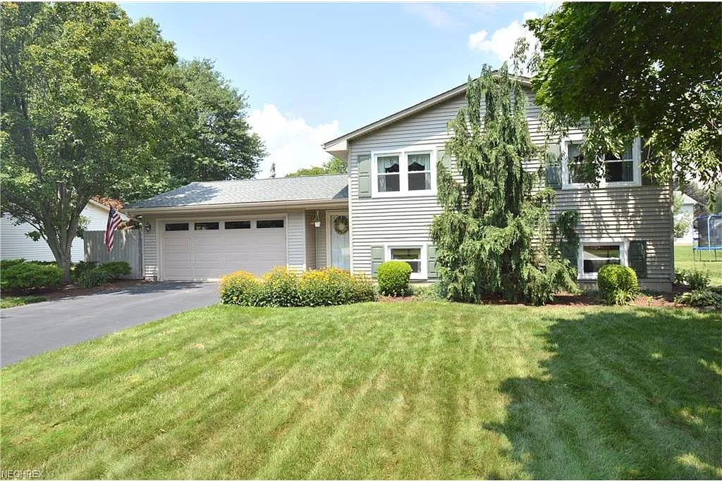 6910 Colleen Dr photo 1