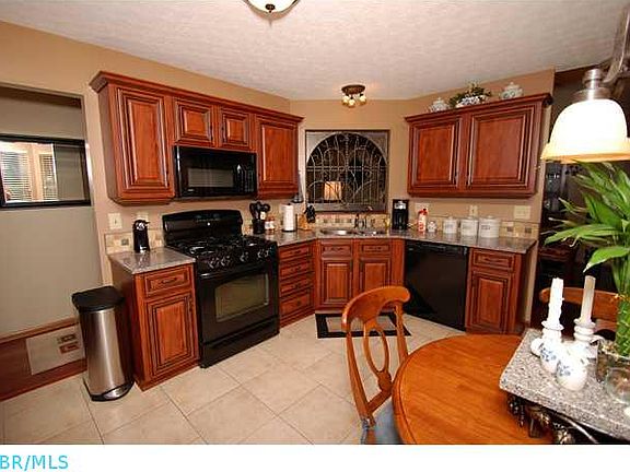 4th image of 8979 Holquest Dr