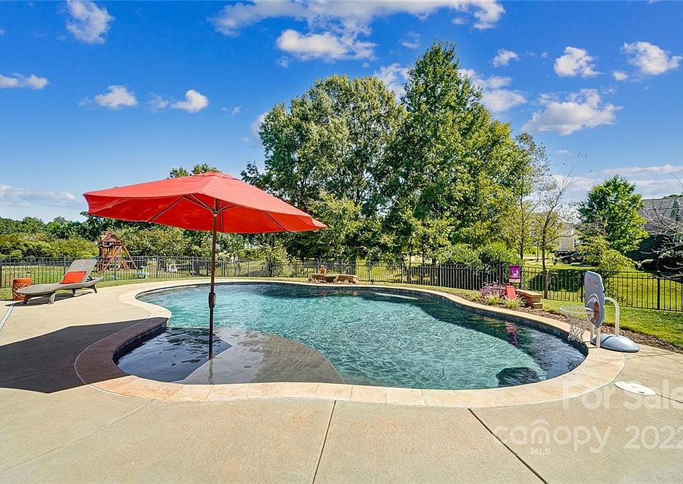 1st image of 2614 Sierra Chase Dr