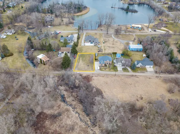 3733 Christie Ln, Shelby Township, MI 48317