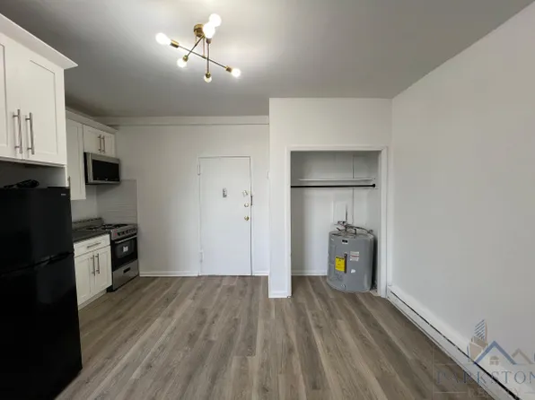 11 Gifford Ave, Jersey City, NJ 07304