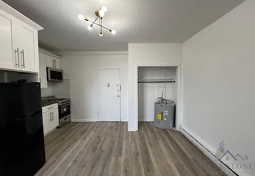 11 Gifford Ave Photo 1