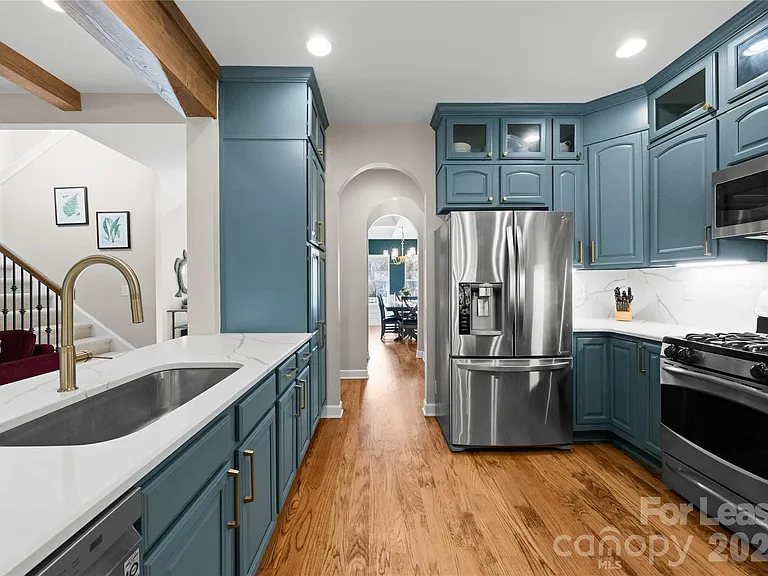18047 Northport Dr — Photo 36