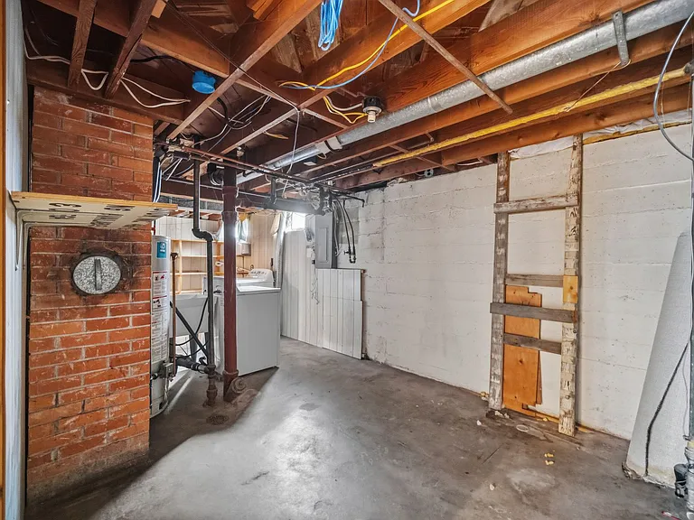 2403 W Everett Ave — Photo 32