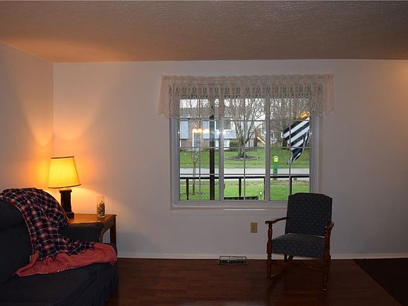 4th image of 1340 Dogwood Ct