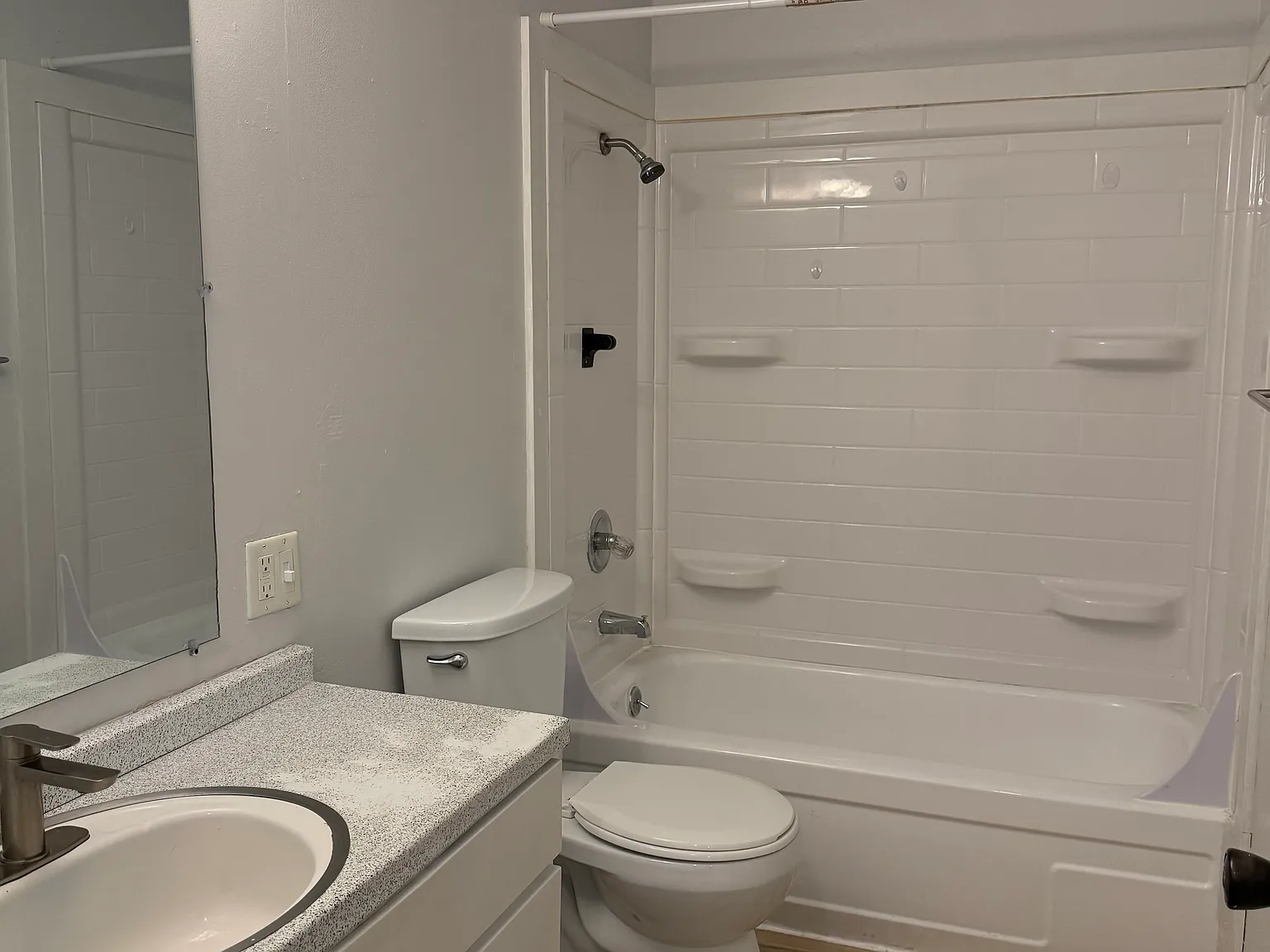Dominique Apartments — Photo 2