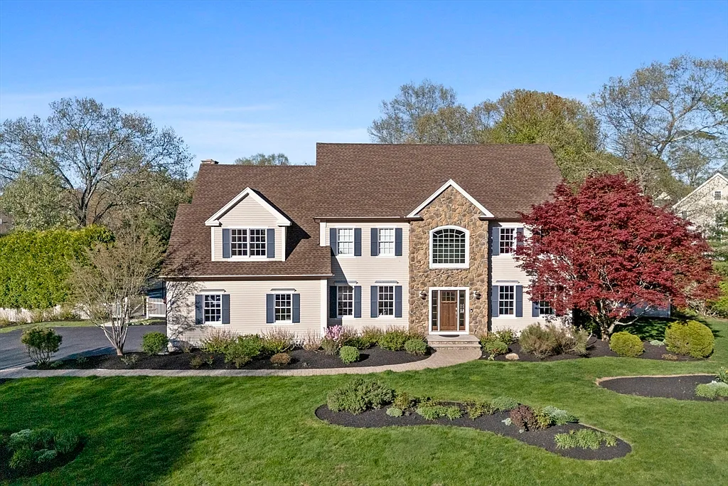 5 bed, 4.5 bath, 5290 sqft, $12,000 — Photo 3