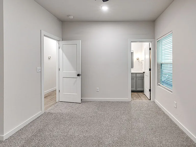 614 W 2nd St #110 — Photo 20
