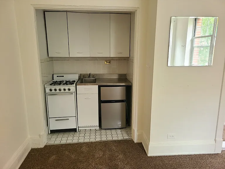 39 E Division St #4A — Photo 4