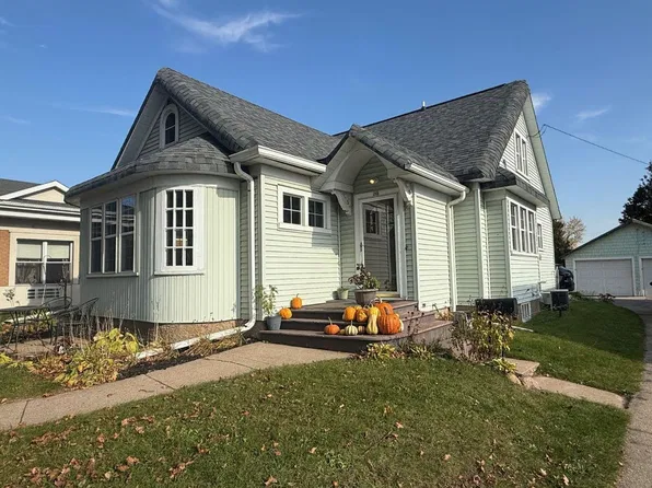 26 N Main St, Clintonville, WI 54929