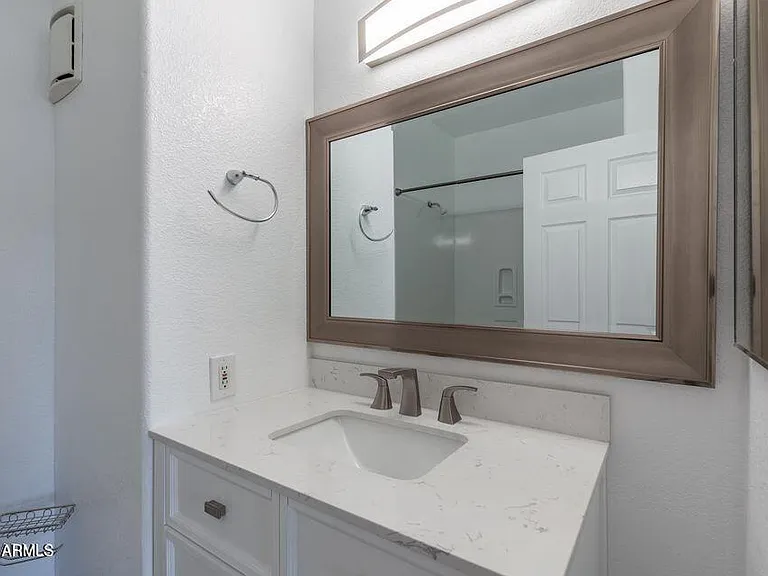 420 W 1st St #211 — Photo 9