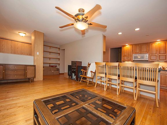 3rd image of 1046 Cuyahoga Dr