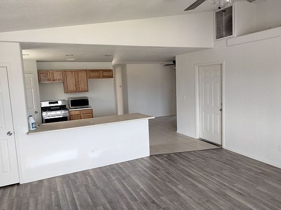 5th image of 2744 Lovin Ave