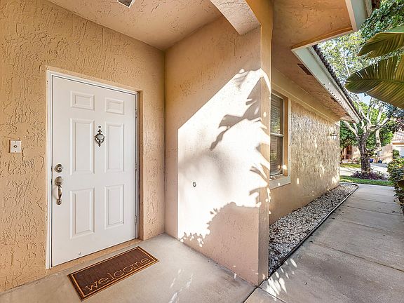 3rd image of 370 Coral Trace Lane