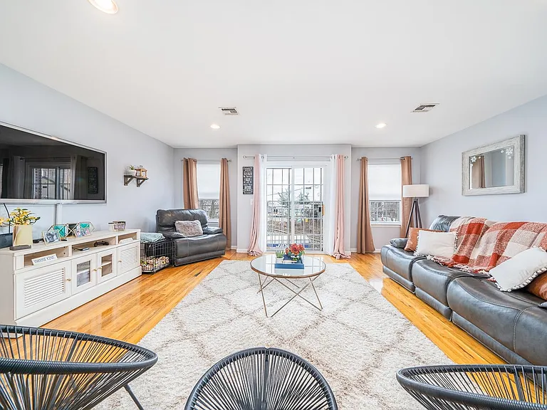 171 Halladay St #2 — Photo 2