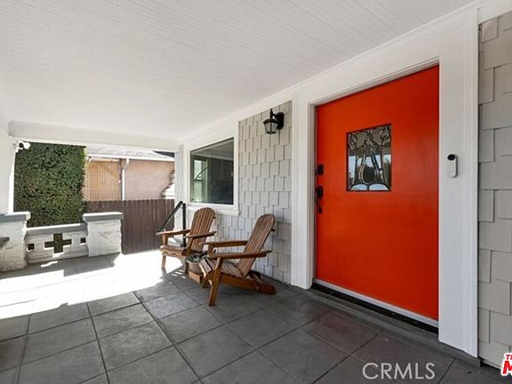 3rd image of 119 S Hobart Blvd