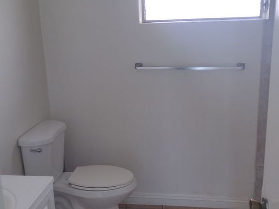 5th image of 228 W Spazier Ave #I