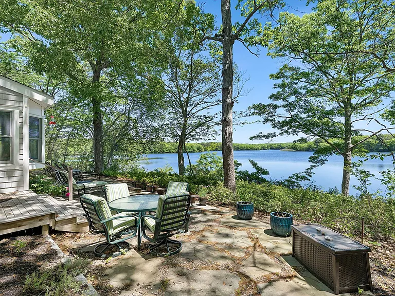 22 Wolf Swamp Ln — Photo 24