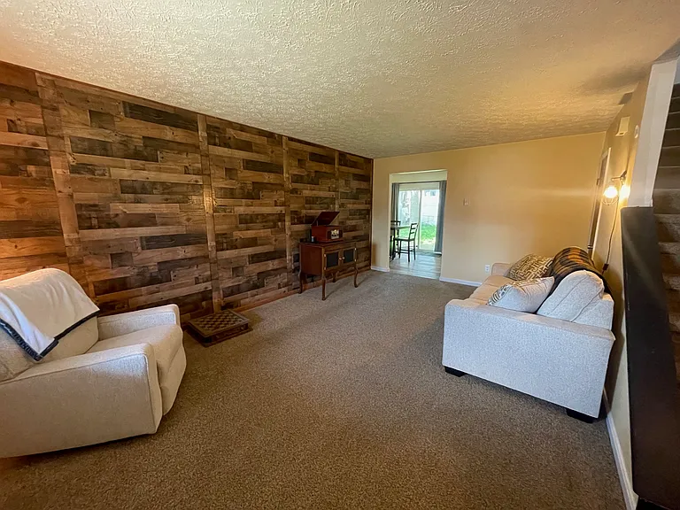2902 Forest Ln — Photo 2