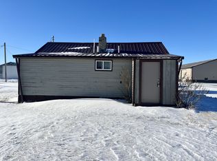 107 1st Ave E, Ray, ND 58849